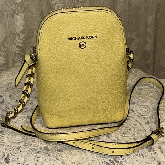 Beautiful Michael Kors Jet Set Charm North South Chain Phone Crossbody - Picture 3 of 12